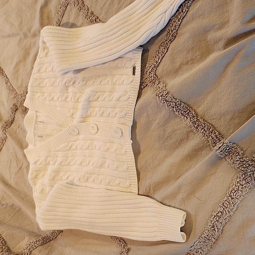 7 Different Long Sleeve Tops, 6 Cropped, 1 Regular Length. Sold Together
